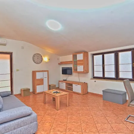 Apartments With Pool 749 Apartment Pula